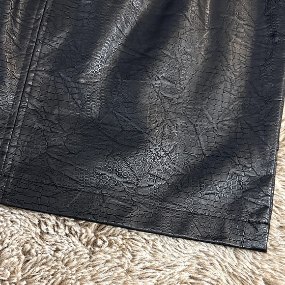 Shinestar Mini Skirt - Picture 6 of 8